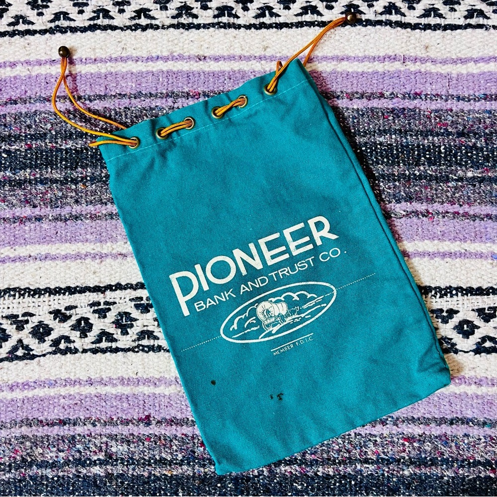 LAST CHANCE 🌈 VTG 1970s Pioneer Bank and Trust Co. Drawstring Bank Bag
